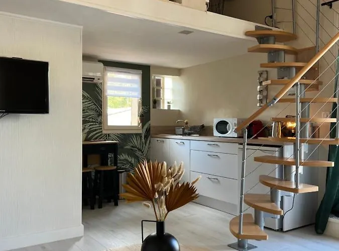 Proche Village Naturiste, Terrasse Et Parking 아파트